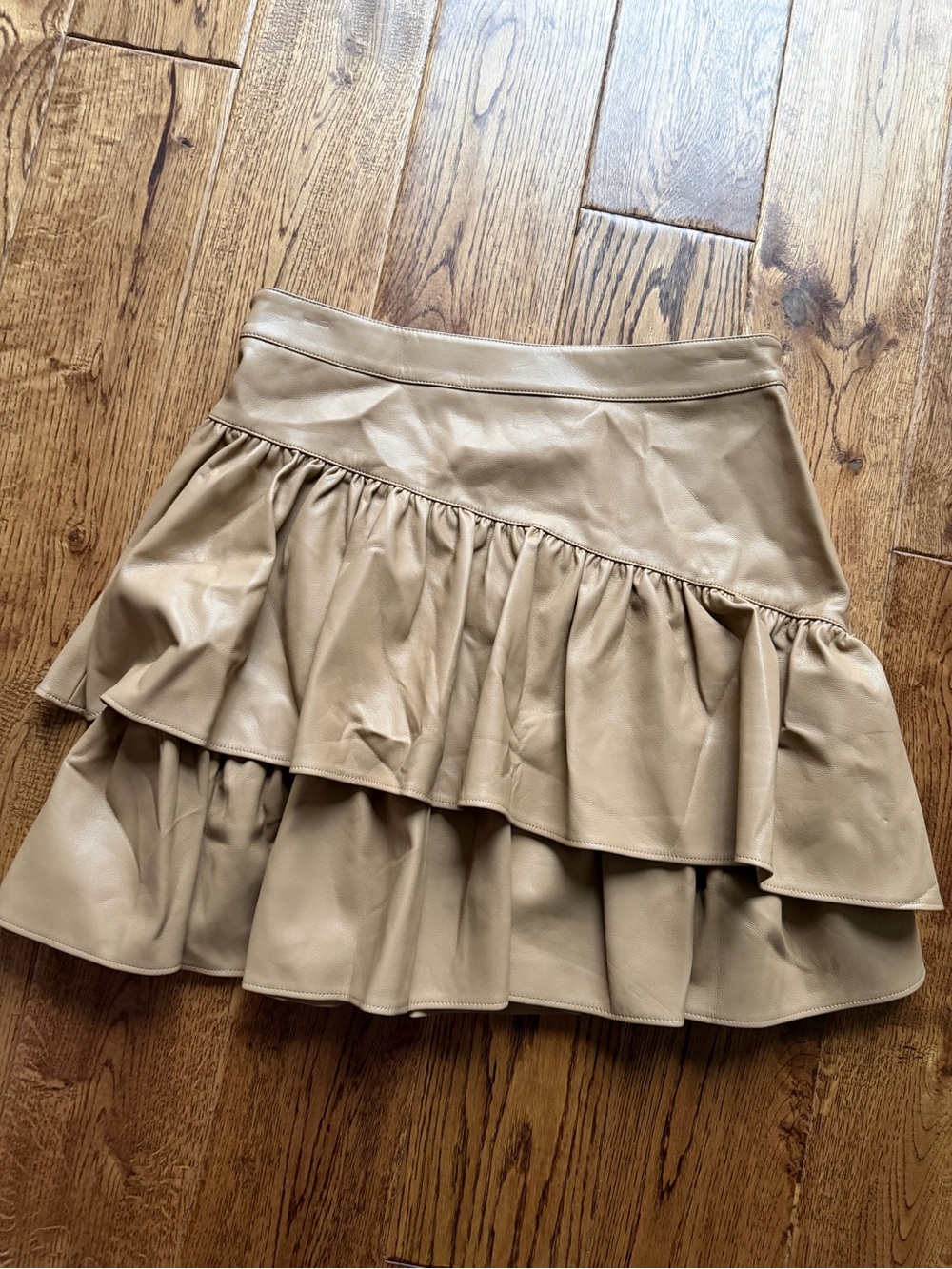 Emily McCarthy Tiered Camel Mini Skirt perfect condition smoke pet free - Size S - Picture 7 of 7